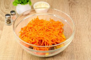 Салат "Гусарский" с помидорами и говядиной Салат "Гусарский" с помидорами и говядиной