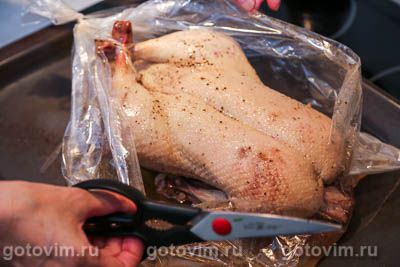 Утка, запеченная в рукаве с глазурью из соевого соуса с медом и апельсиновым соком