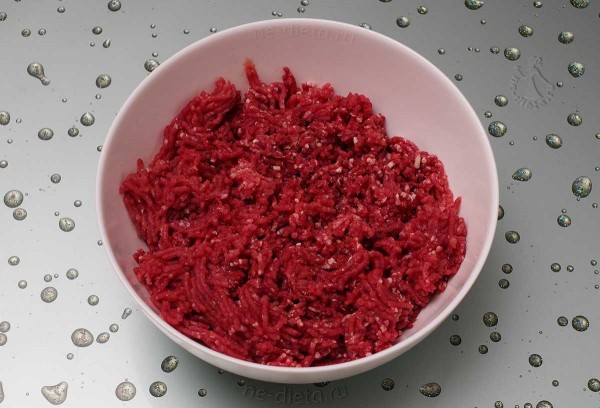 Бургеры с говядиной и яйцом Бургеры с говядиной и яйцом