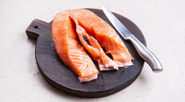 Круглый стейк из лосося с апельсиновым соусом, пошаговый рецепт с фото на 831 ккал