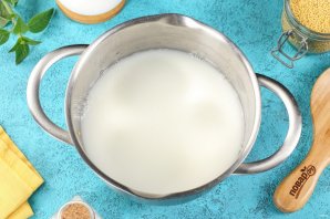 Каша пшённая в кастрюле на молоке Каша пшённая в кастрюле на молоке