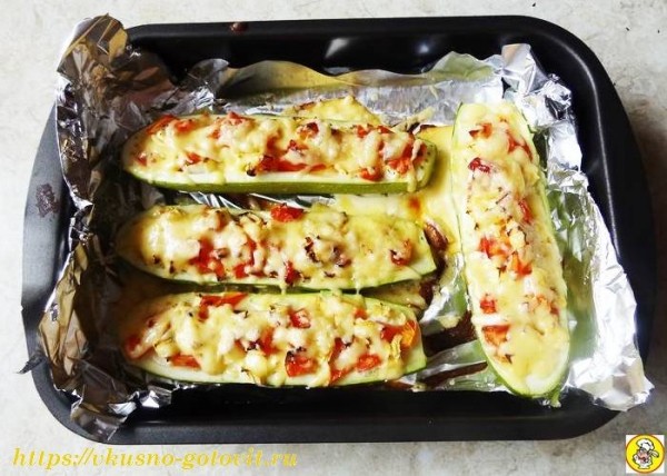 Фаршированные кабачки лодочки в духовке с овощами
Фаршированные кабачки лодочки в духовке с овощами