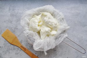 Творожный сыр из замороженного кефира Творожный сыр из замороженного кефира