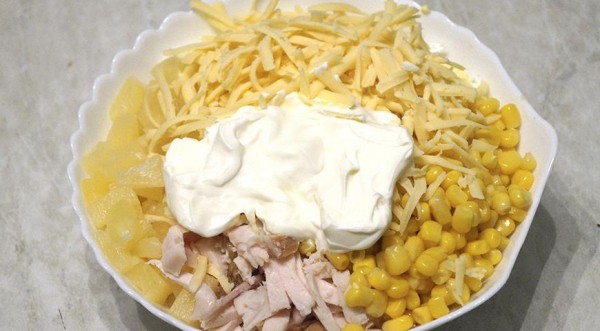 Салат с копченой курицей, ананасами и кукурузой, пошаговый рецепт с фото от автора Наталья Салат с копченой курицей, ананасами и кукурузой, пошаговый рецепт с фото от автора Наталья