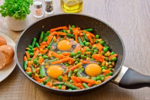 Яичница с мексиканской смесью Яичница с мексиканской смесью