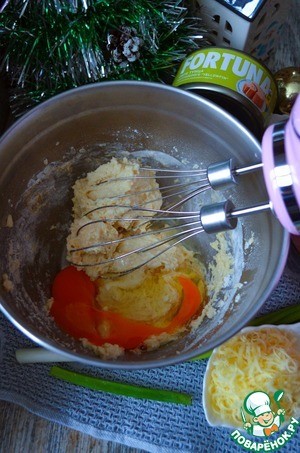 Сырные кексы с тунцом и горошком