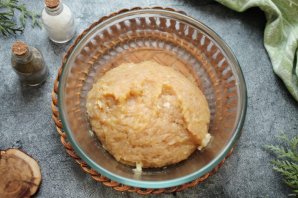 Куриные биточки в духовке с подливкой Куриные биточки в духовке с подливкой