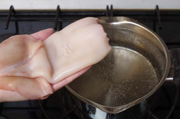 Салат из кальмаров с яблоком и апельсином Салат из кальмаров с яблоком и апельсином