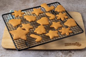 Имбирные новогодние пряники с глазурью Имбирные новогодние пряники с глазурью