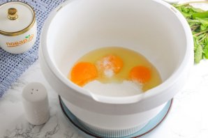 Бисквит в стеклянной форме в духовке Бисквит в стеклянной форме в духовке