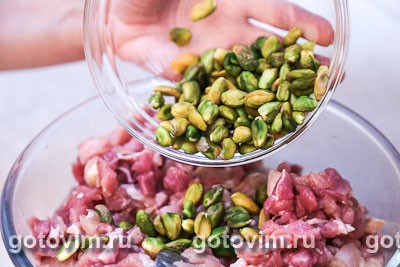 Мясной с фисташками террин в тесте Мясной с фисташками террин в тесте