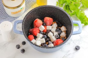 Блинчики с ягодным соусом Блинчики с ягодным соусом