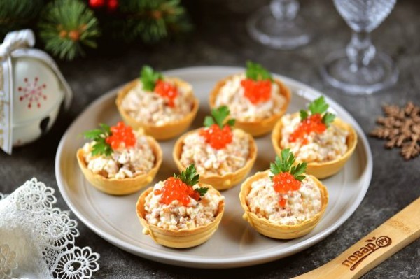 Тарталетки с печенью трески, яйцом и сыром Тарталетки с печенью трески, яйцом и сыром