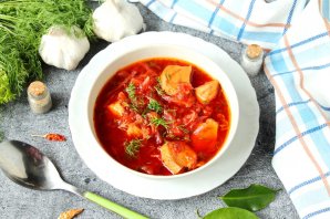 Борщ с квашеной капустой, свеклой и курицей Борщ с квашеной капустой, свеклой и курицей