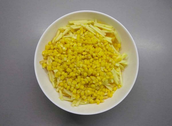 Салат из кальмаров с яблоком и апельсином Салат из кальмаров с яблоком и апельсином