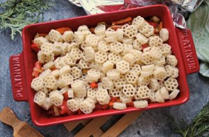 Макароны с овощами и сыром в духовке