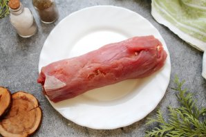 Мясной рулет с яйцом и сыром Мясной рулет с яйцом и сыром