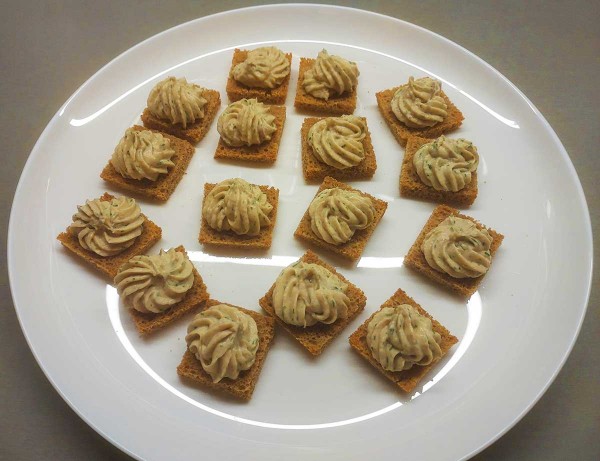 Канапе с муссом из сельди Канапе с муссом из сельди