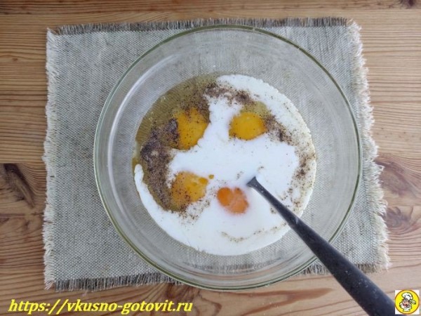 Пышный омлет в духовке — рецепт на молоке с колбасой
Пышный омлет в духовке — рецепт на молоке с колбасой