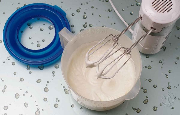 Бисквитный торт с вишней и маскарпоне Бисквитный торт с вишней и маскарпоне