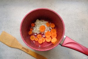 Суп-пюре на курином бульоне из шампиньонов Суп-пюре на курином бульоне из шампиньонов