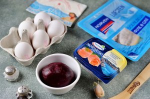 Яйца с сельдью и свеклой на новогодний стол Яйца с сельдью и свеклой на новогодний стол