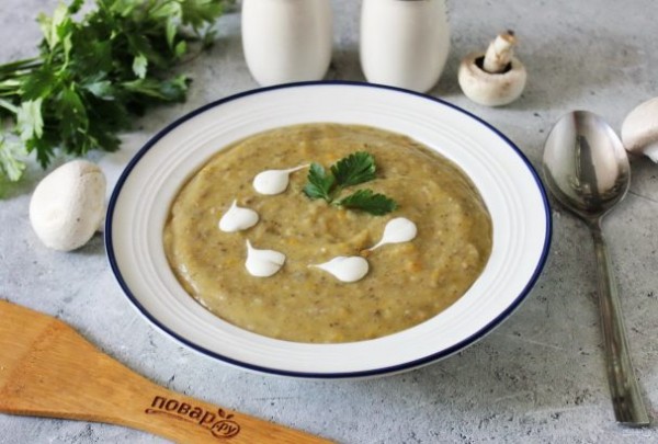 Суп-пюре на курином бульоне из шампиньонов Суп-пюре на курином бульоне из шампиньонов