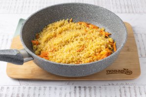 Булгур с овощами на плите