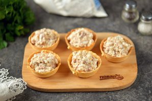 Тарталетки с печенью трески, яйцом и сыром Тарталетки с печенью трески, яйцом и сыром