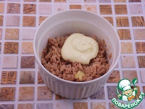 Картофельный пирог с фаршированными тунцом черри