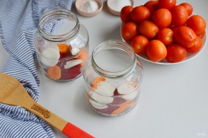 Консервированные помидоры со свеклой Консервированные помидоры со свеклой