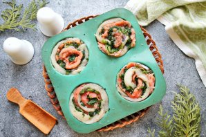 "Розочки" из красной и белой рыбы со шпинатом "Розочки" из красной и белой рыбы со шпинатом