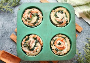 "Розочки" из красной и белой рыбы со шпинатом "Розочки" из красной и белой рыбы со шпинатом