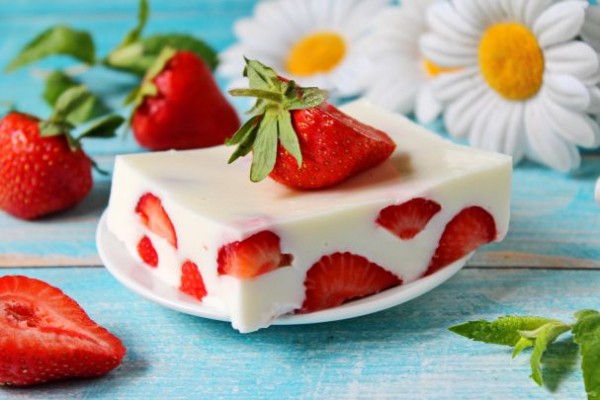 Клубнично-сметанное желе Клубнично-сметанное желе