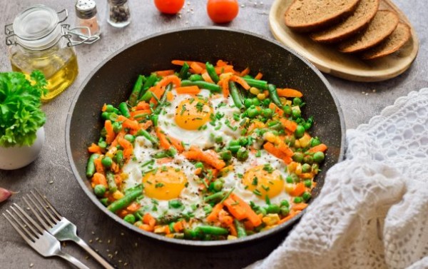 Яичница с мексиканской смесью Яичница с мексиканской смесью