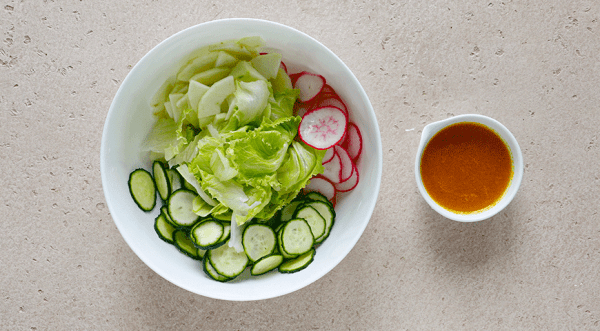 Салат со слабосоленым лососем, айсбергом и заправкой из облепихи, пошаговый рецепт с фото Салат со слабосоленым лососем, айсбергом и заправкой из облепихи, пошаговый рецепт с фото