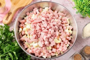 Салат-закуска "Оливье в ветчине" Салат-закуска "Оливье в ветчине"