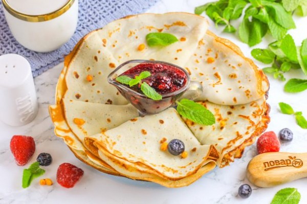 Блинчики с ягодным соусом Блинчики с ягодным соусом