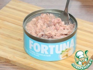 Авокадо, фаршированный тунцом и вяленым перцем Авокадо, фаршированный тунцом и вяленым перцем