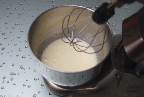 Бисквитный торт с вишней и маскарпоне Бисквитный торт с вишней и маскарпоне