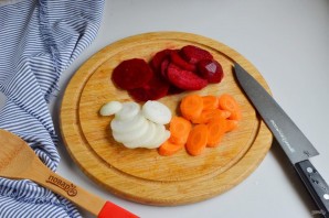 Консервированные помидоры со свеклой Консервированные помидоры со свеклой