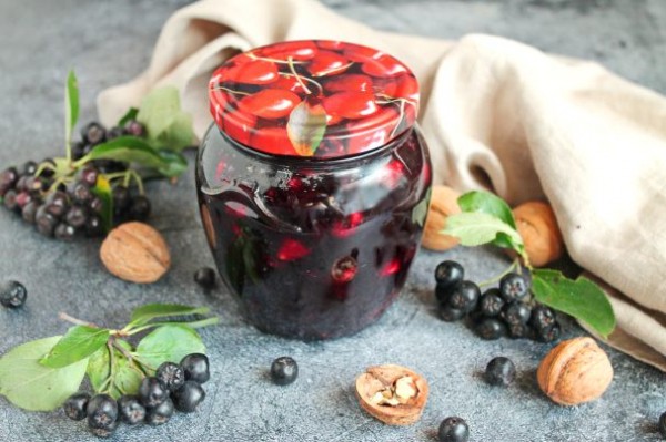 Варенье из черноплодной рябины с грецким орехом Варенье из черноплодной рябины с грецким орехом