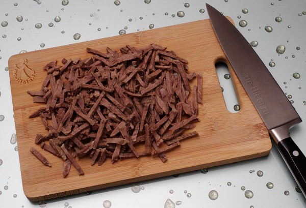 Слоеный салат с говядиной и корейской морковью Слоеный салат с говядиной и корейской морковью