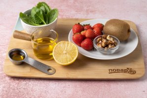 Салат из клубники и киви Салат из клубники и киви