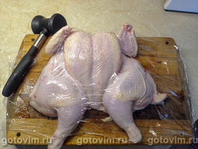 Курица в духовке, запеченная с острой перечной пастой Курица в духовке, запеченная с острой перечной пастой