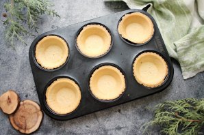 Тарталетки с фруктами и взбитыми сливками Тарталетки с фруктами и взбитыми сливками