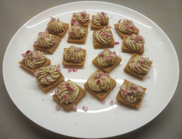 Канапе с муссом из сельди Канапе с муссом из сельди