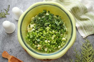 Окрошка на сыворотке и сметане с колбасой Окрошка на сыворотке и сметане с колбасой