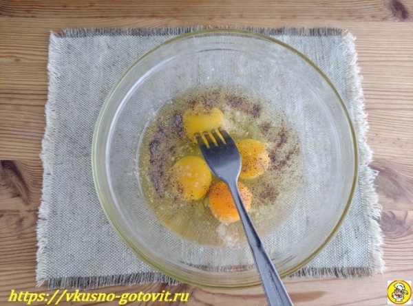 Пышный омлет в духовке — рецепт на молоке с колбасой
Пышный омлет в духовке — рецепт на молоке с колбасой