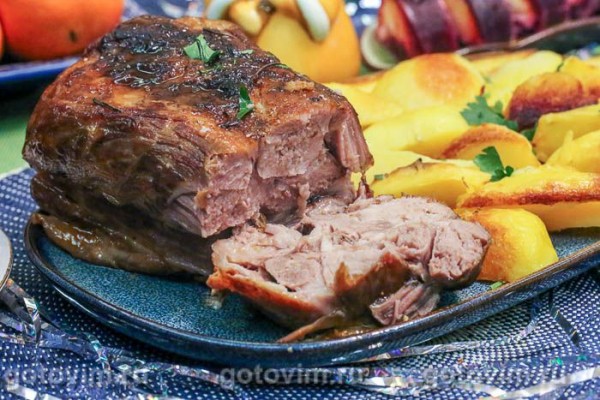 Свиная шея, запеченная в мандариновом маринаде